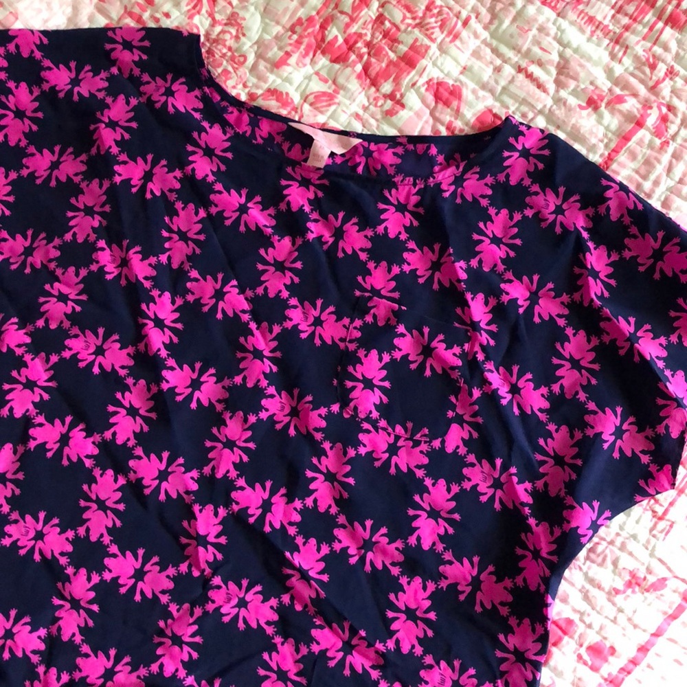 Lilly Pulitzer silk ss Frog blouse